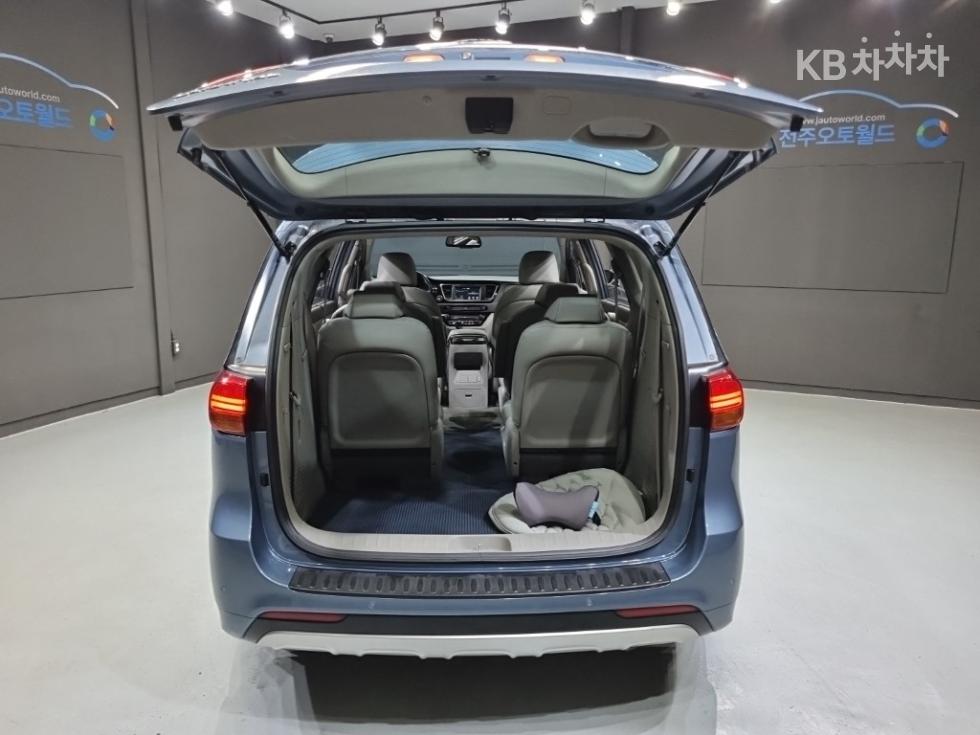 Kia Carnival — miniaturë 28