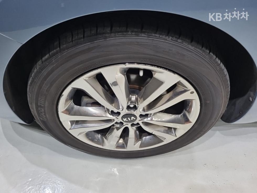 Kia Carnival — miniaturë 29