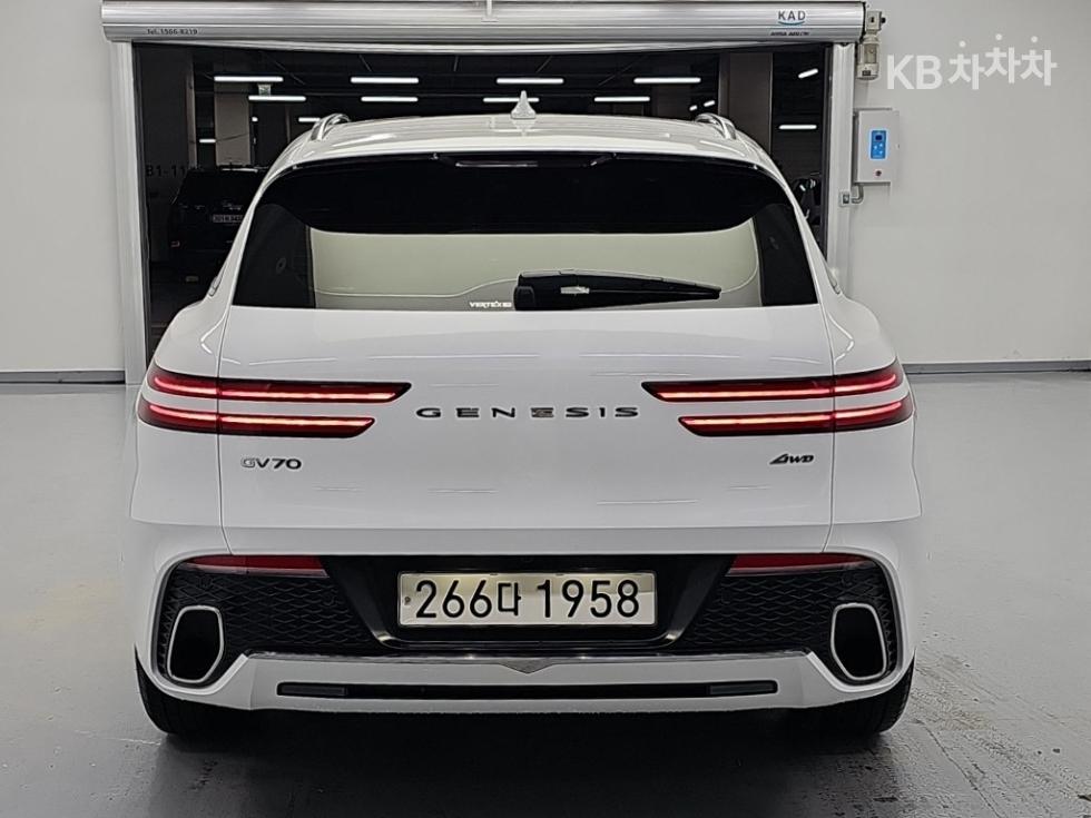 2022 Genesis GV70 photo