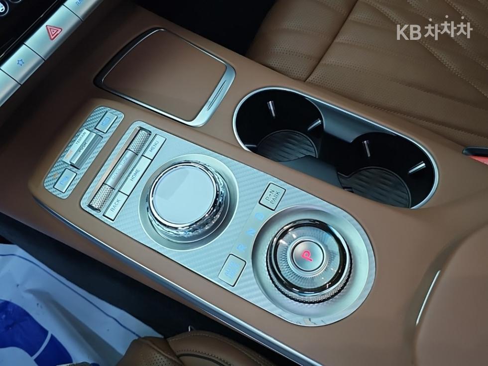 2022 Genesis GV70 photo