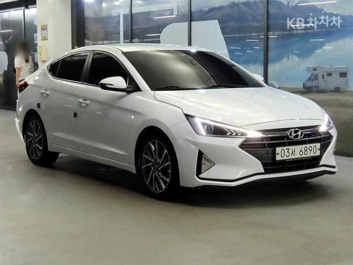 Hyundai Avante 1.6 Style — foto 1