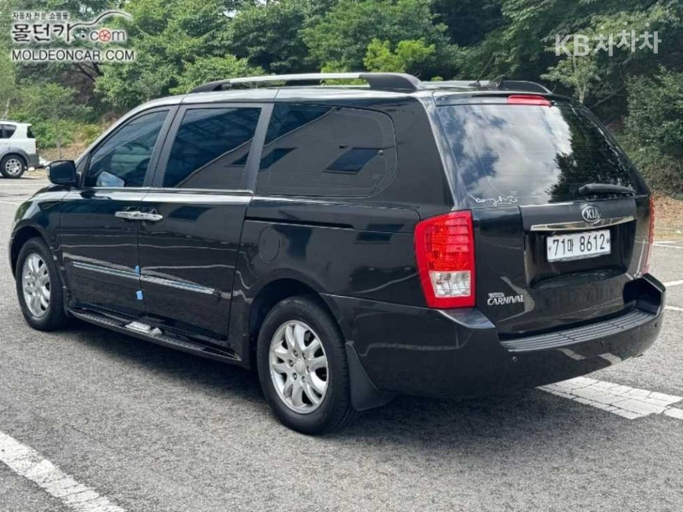 Kia Carnival — miniaturë 4