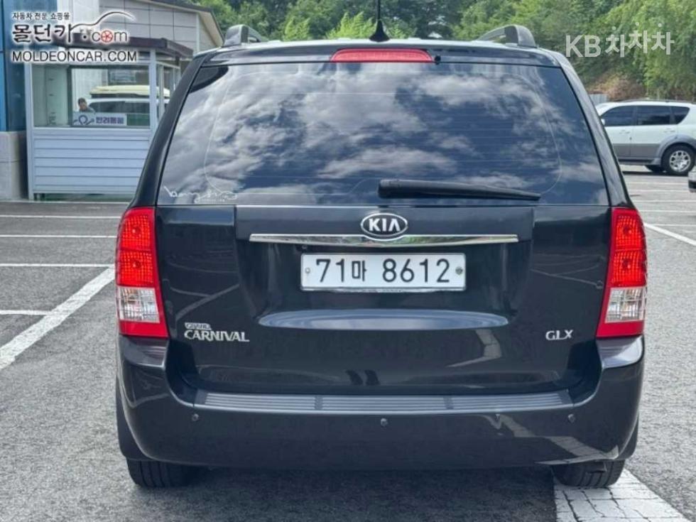 Kia Carnival — miniaturë 8