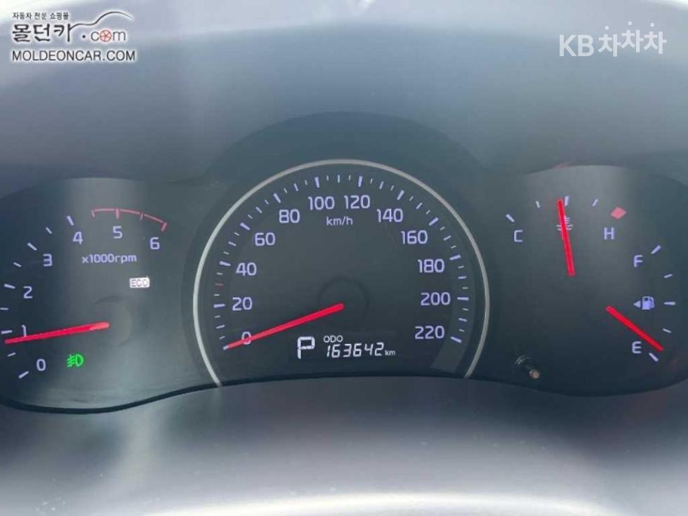 Kia Carnival — miniaturë 9