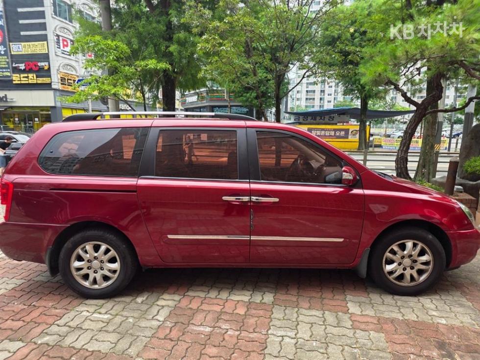 Kia Carnival — miniaturë 2
