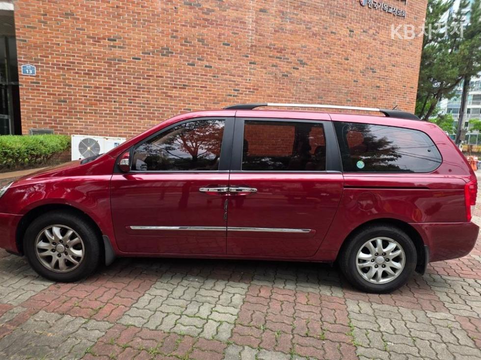 Kia Carnival — miniaturë 3