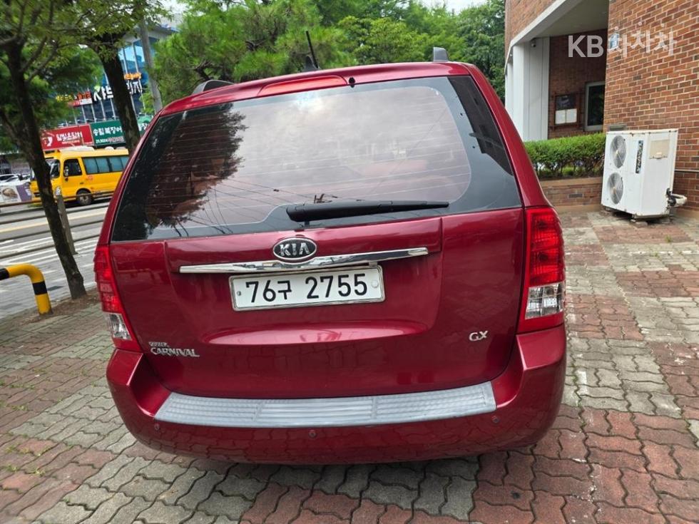Kia Carnival — miniaturë 4