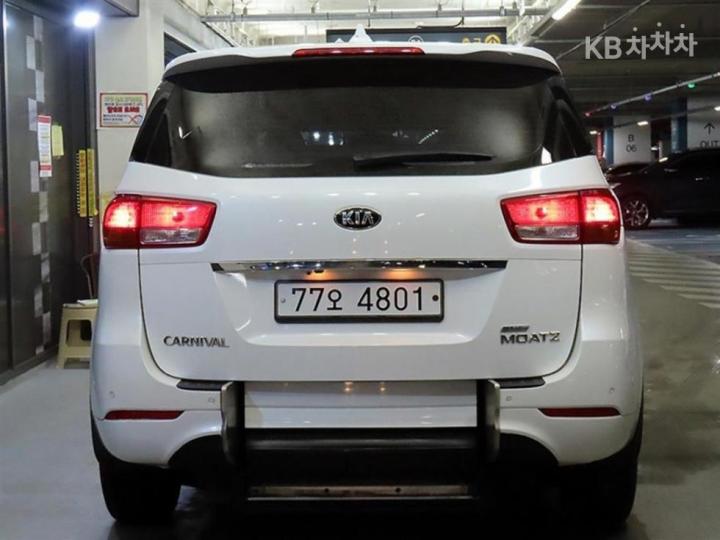 Kia Carnival — miniaturë 3