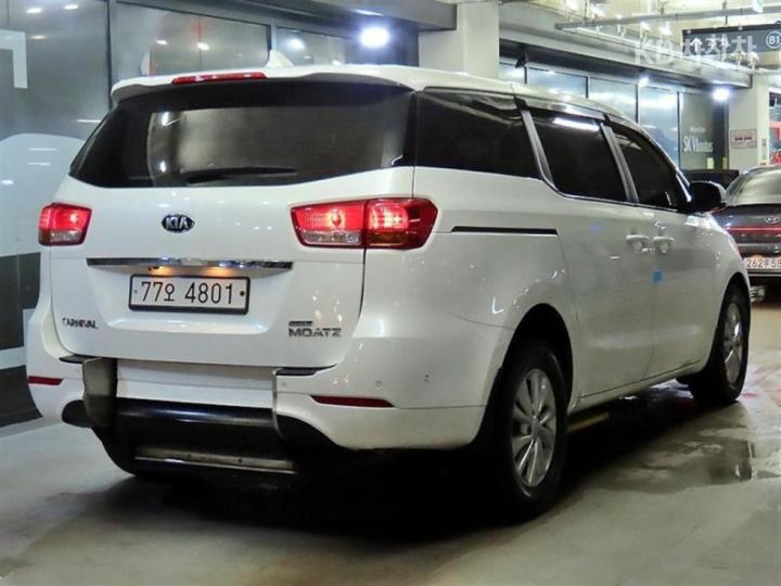 Kia Carnival — miniaturë 4