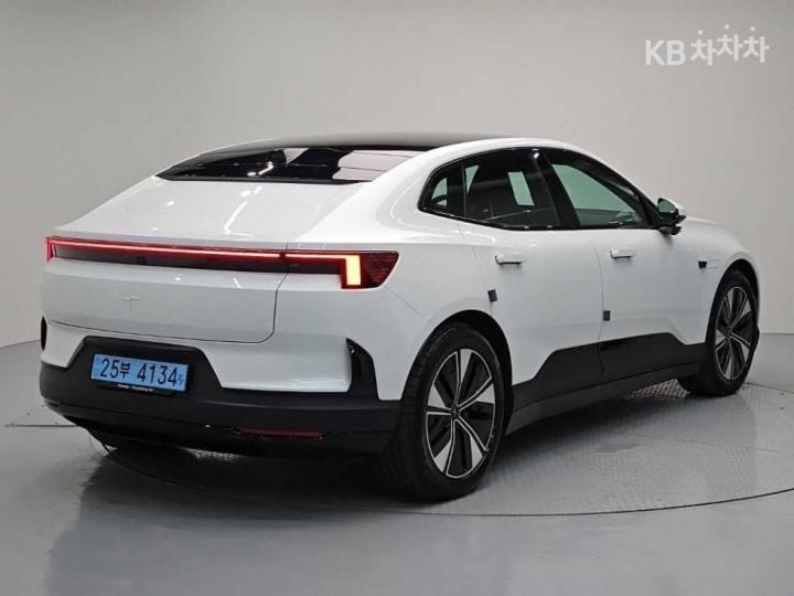 Polestar Polestar 4 2026 photo 4