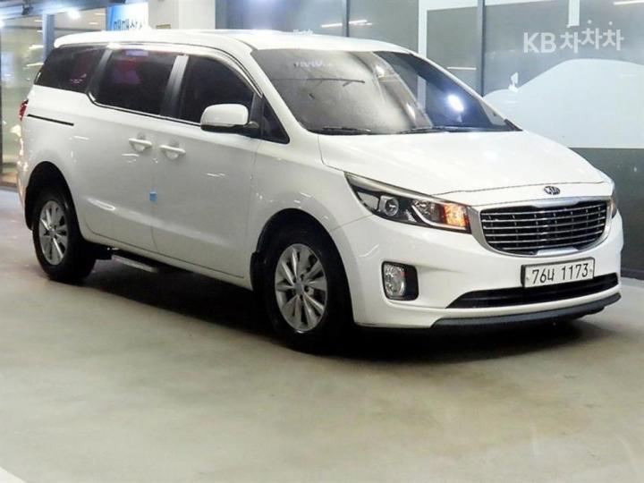 Kia Carnival 6  seats 2.2  diesel — foto 1