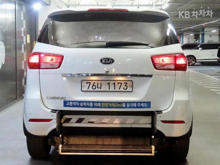 Kia Carnival — miniaturë 3