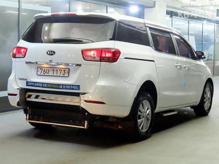 Kia Carnival — miniaturë 4