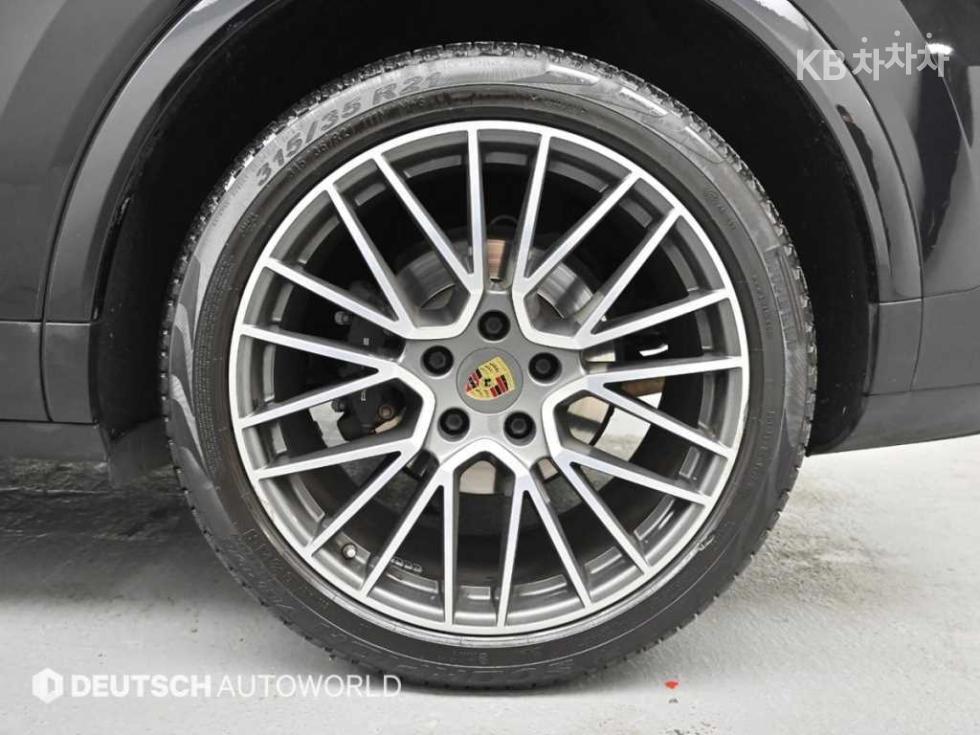 2020 Porsche (9Y0) photo