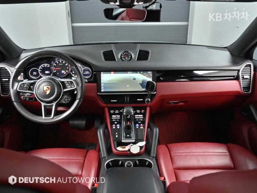 2020 Porsche (9Y0) photo