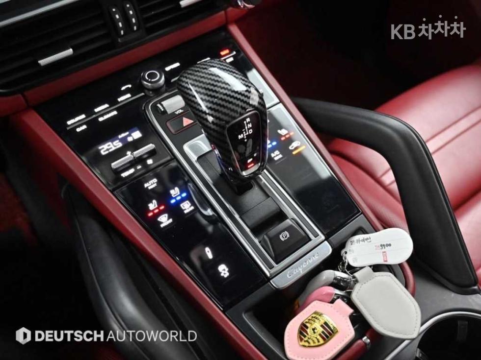 2020 Porsche (9Y0) photo