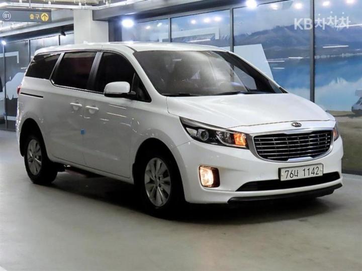 Kia Carnival 6  seats 2.2  diesel — foto 1