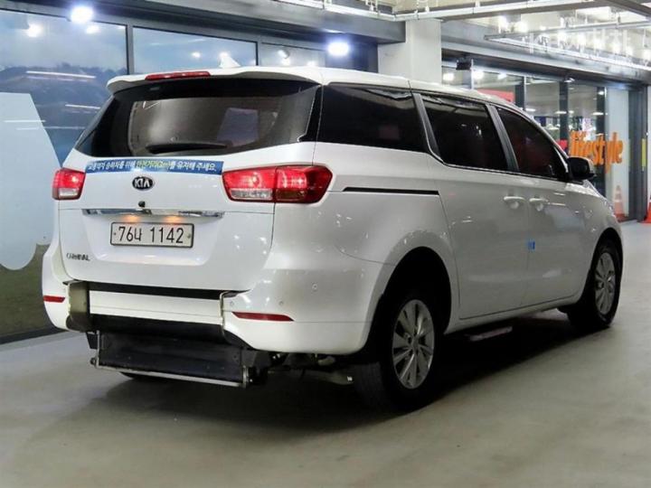 Kia Carnival — miniaturë 4