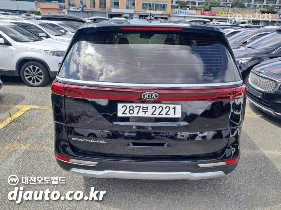Kia Carnival — miniaturë 3