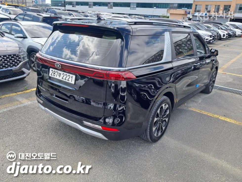 Kia Carnival — miniaturë 4