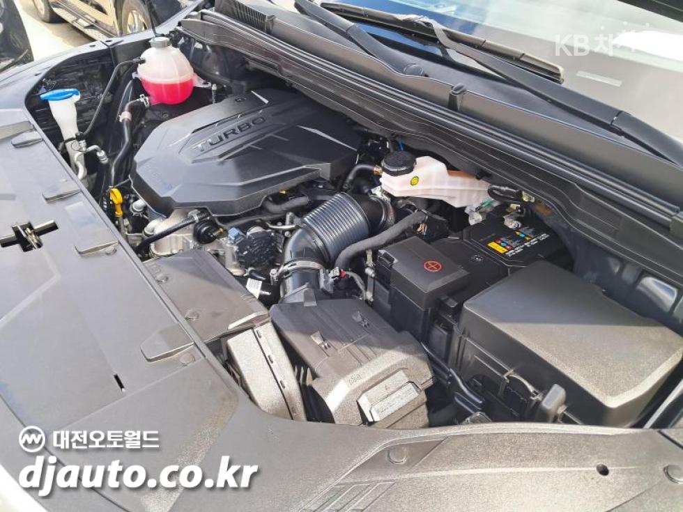 Kia Carnival — miniaturë 15