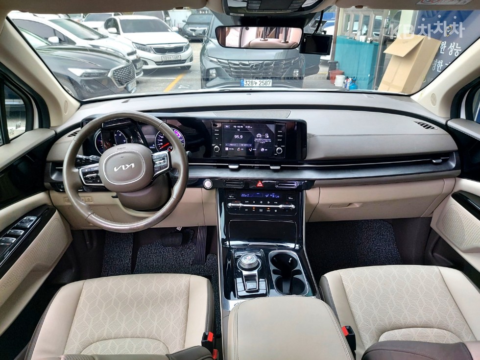 Kia Carnival — miniaturë 5