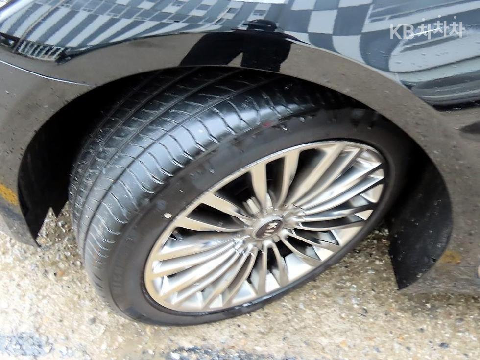 Kia K9 — miniaturë 20