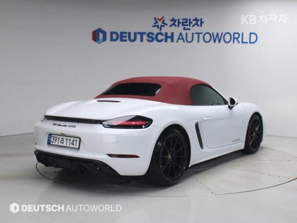 2024 Porsche 718 photo