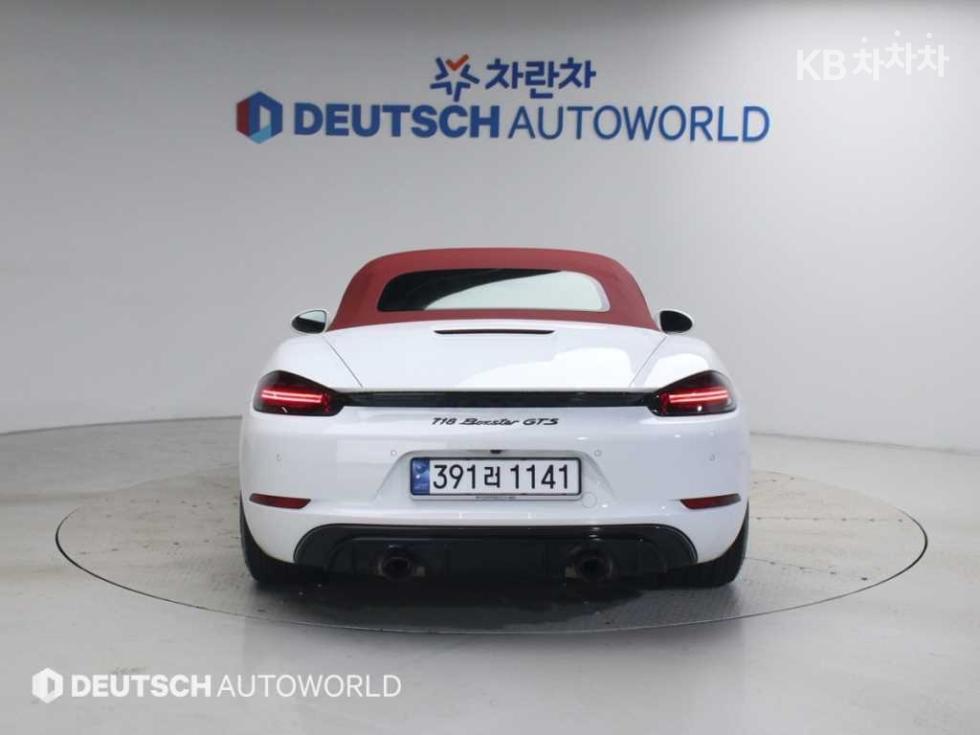 2024 Porsche 718 photo
