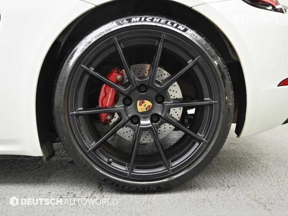 2024 Porsche 718 photo
