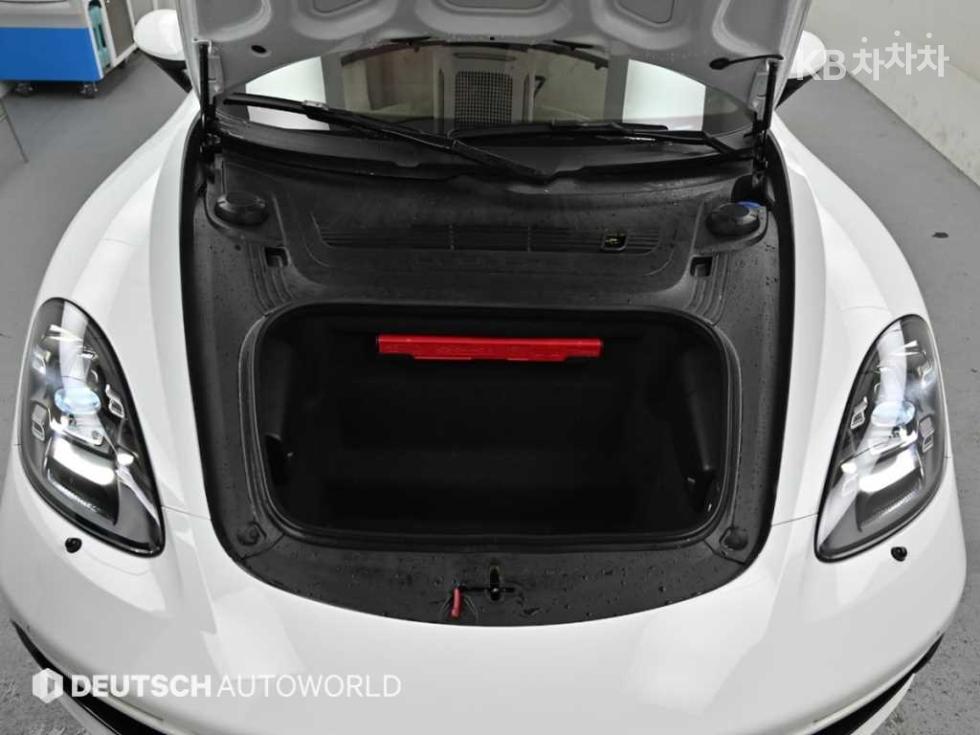 2024 Porsche 718 photo