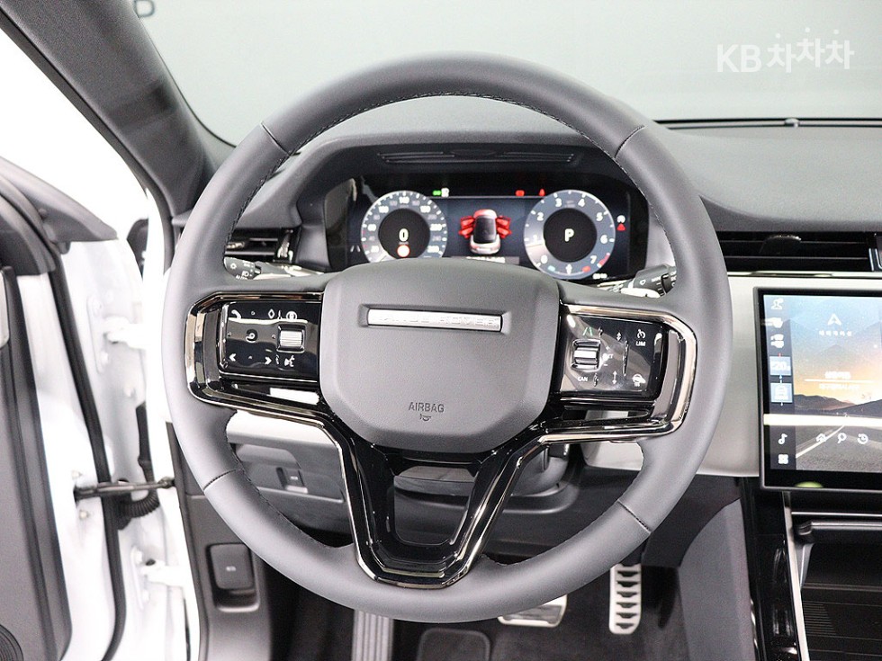 2025 Land Rover Used Car photo
