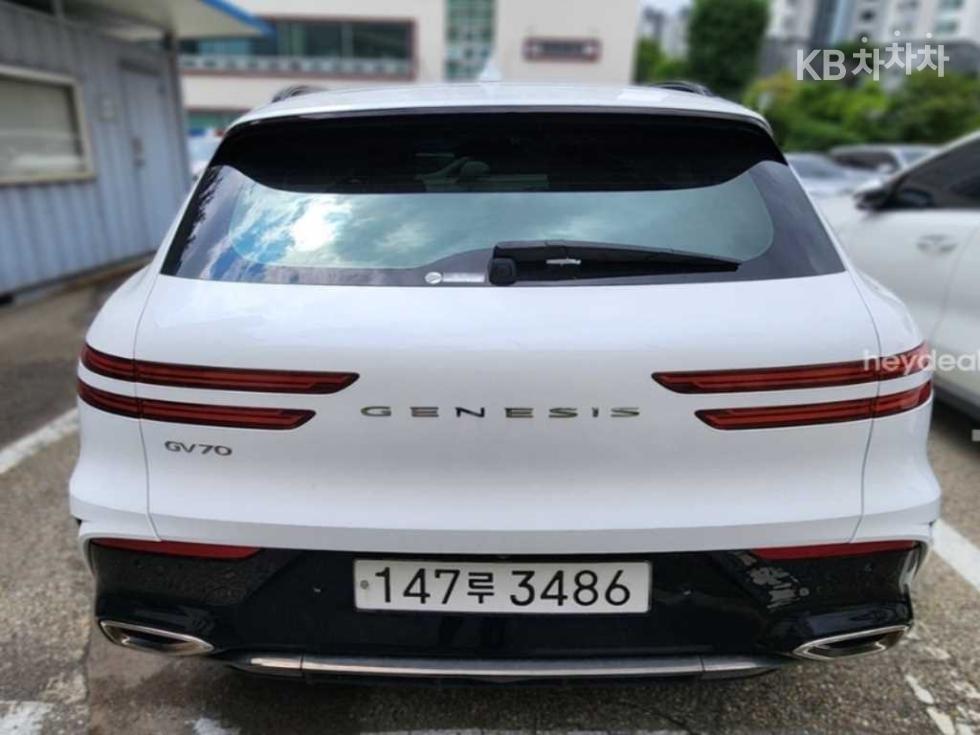 2024 Genesis GV70 photo