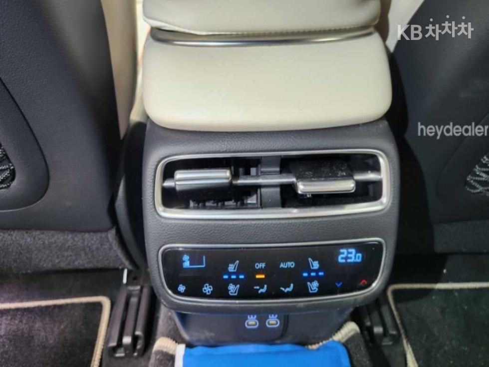2024 Genesis GV70 photo