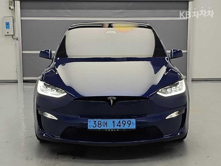 Tesla Model X — miniaturë 2