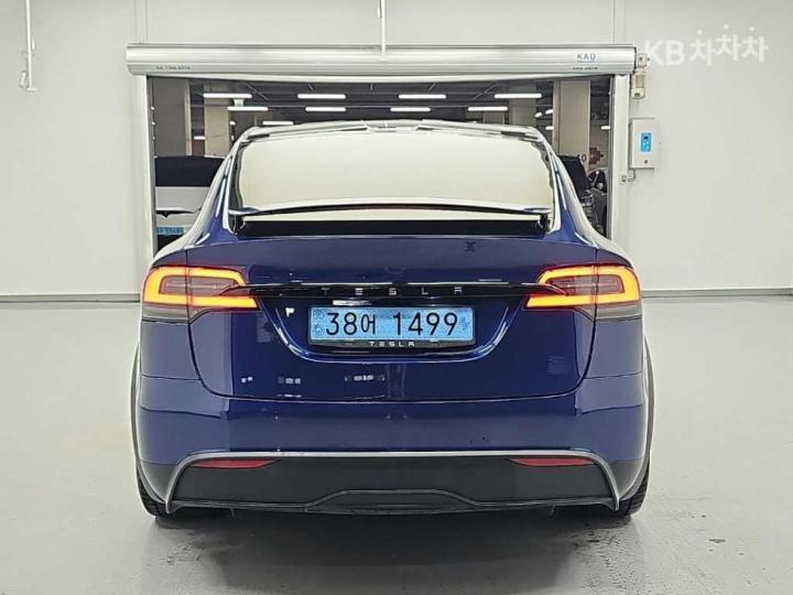 Tesla Model X — miniaturë 3