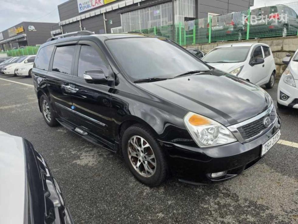 Kia Carnival — miniaturë 3