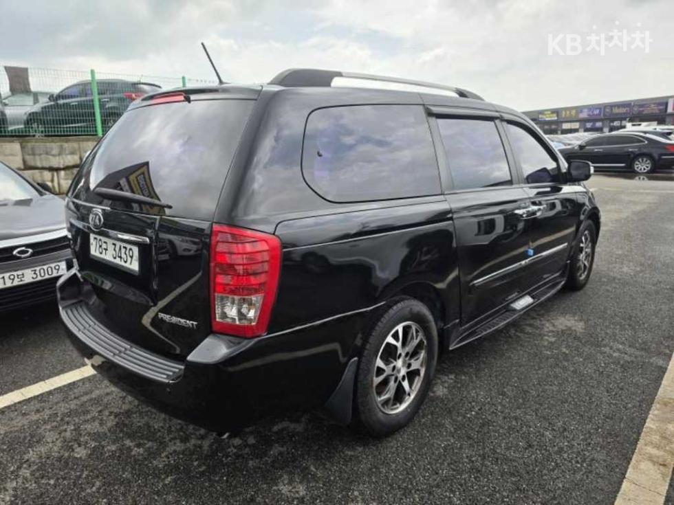 Kia Carnival — miniaturë 6