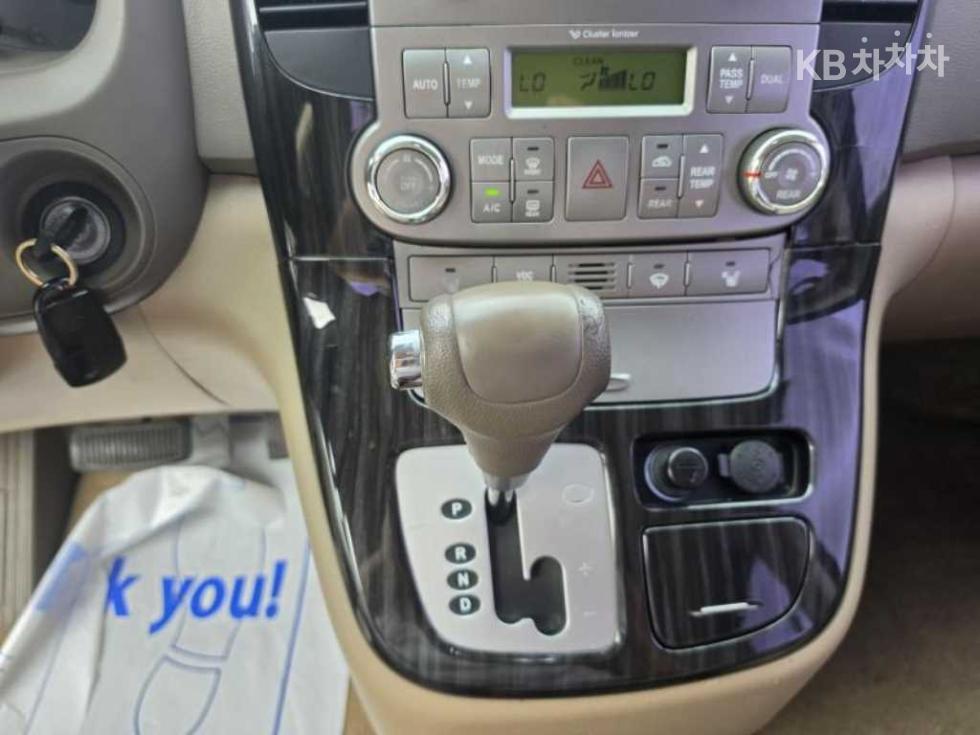 Kia Carnival — miniaturë 9