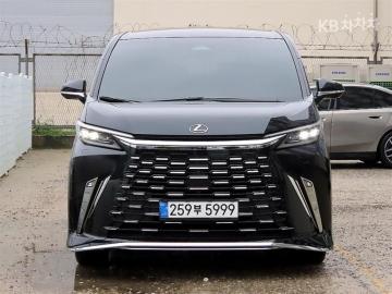 Lexus LM 500h Royal — foto 1