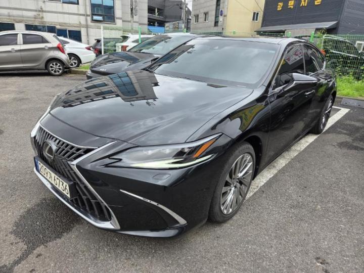 Lexus Es 300H 2024 photo 2