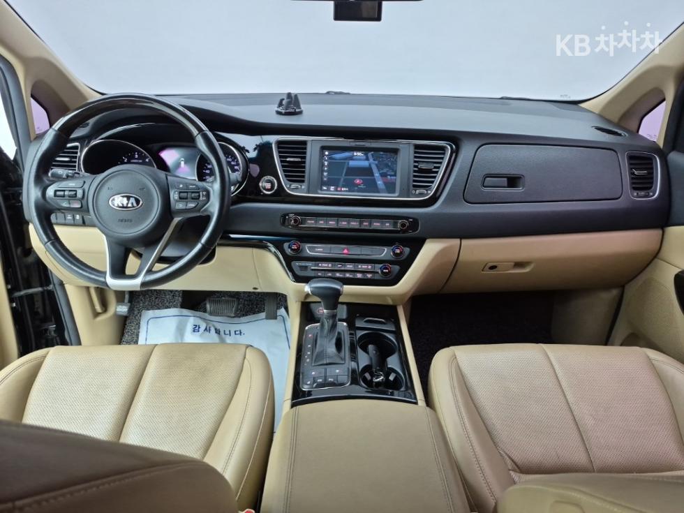 Kia Carnival — miniaturë 5