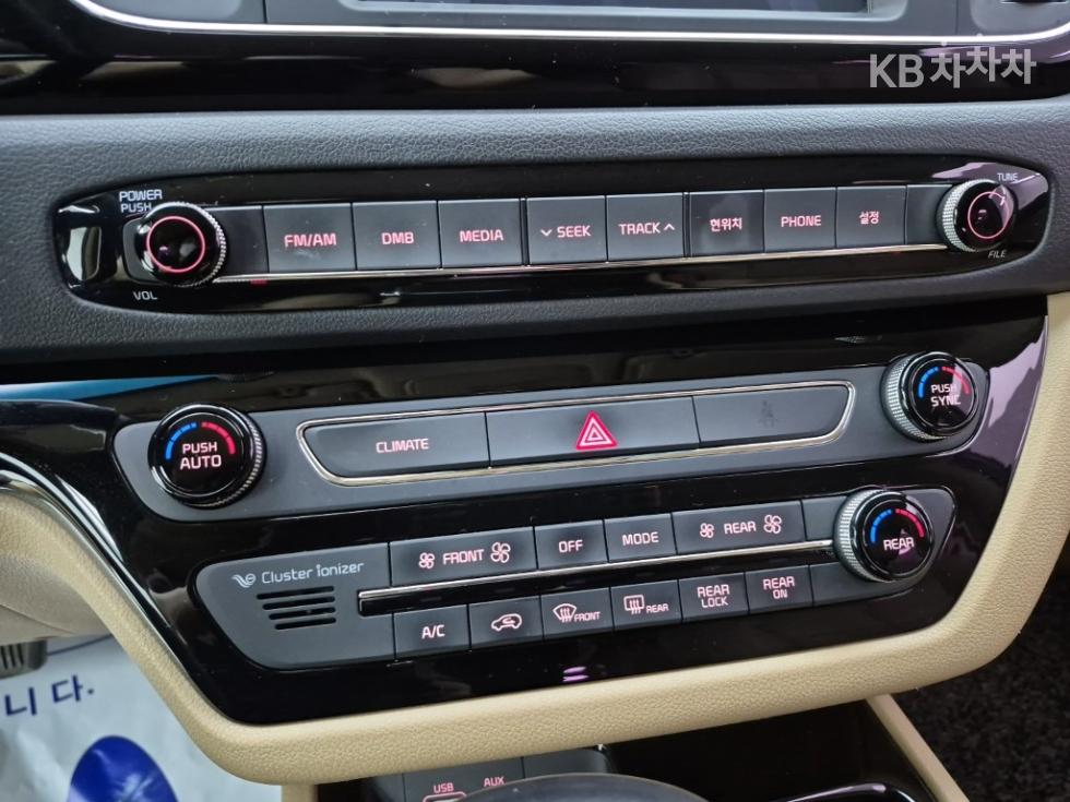 Kia Carnival — miniaturë 10
