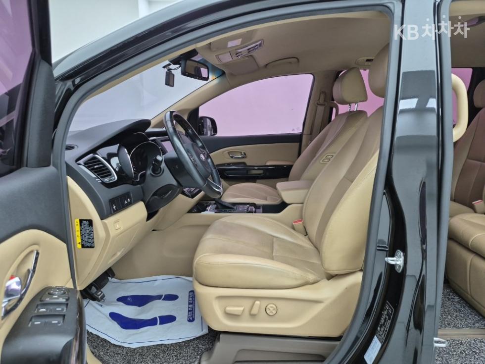 Kia Carnival — miniaturë 11