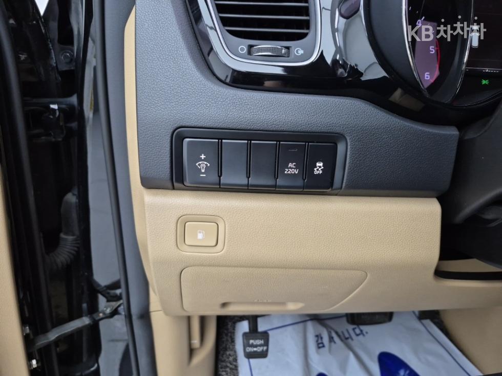 Kia Carnival — miniaturë 17