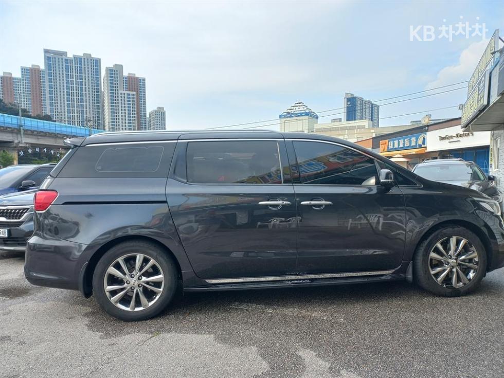 Kia Carnival — miniaturë 4