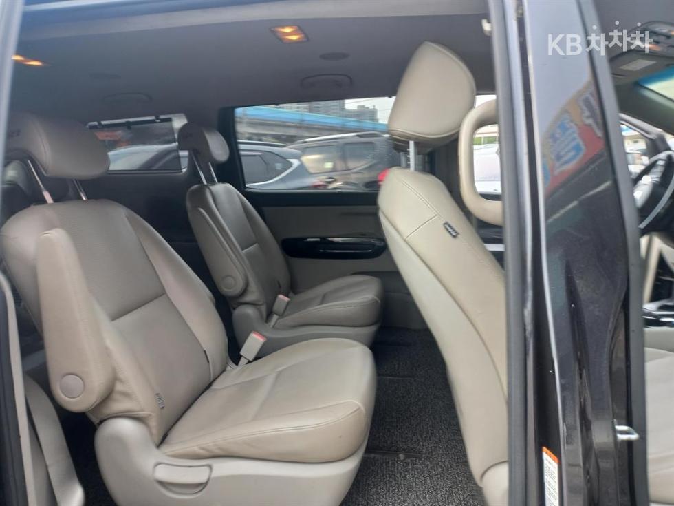 Kia Carnival — miniaturë 5