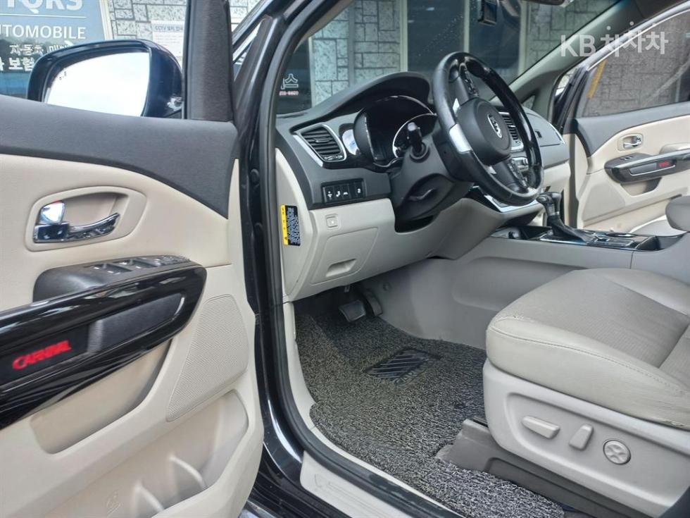 Kia Carnival — miniaturë 7