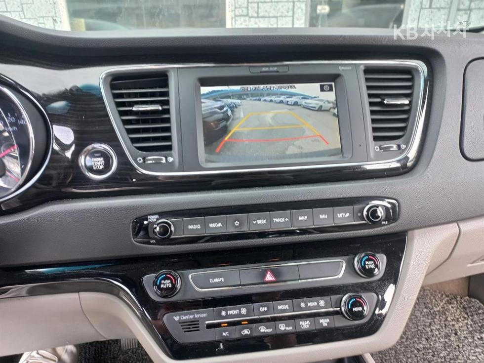Kia Carnival — miniaturë 9