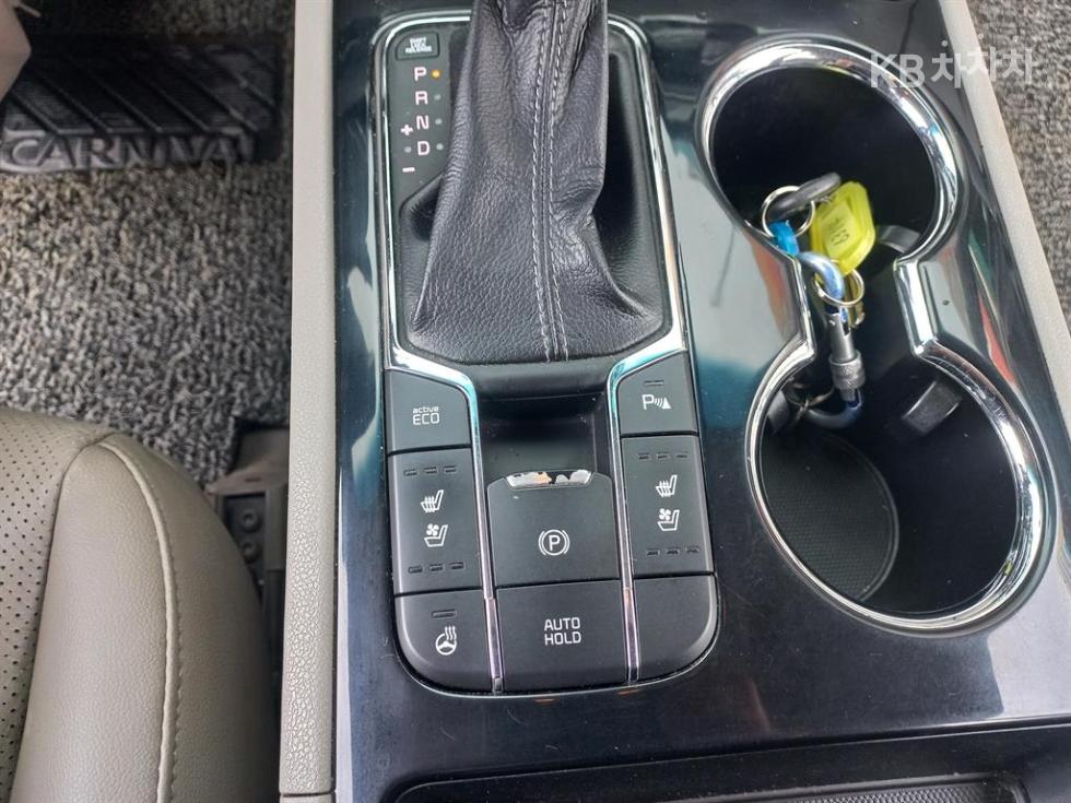 Kia Carnival — miniaturë 13
